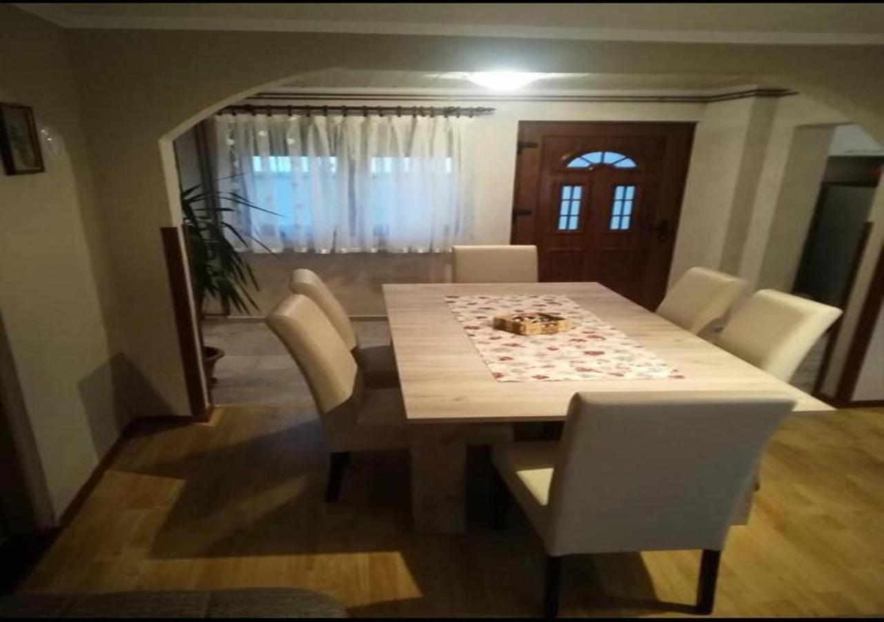 Apartman Anna Ogulin Eksteriør bilde